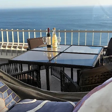 Axenic Getaway - Duplex, Sleeps 6, 3 Bedrooms, 2 Bathrooms, Panoramic Ocean View, Rooftop Terrace *