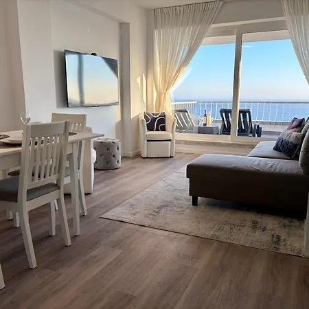 Axenic Getaway - Duplex, Sleeps 6, 3 Bedrooms, 2 Bathrooms, Panoramic Ocean View, Rooftop Terrace