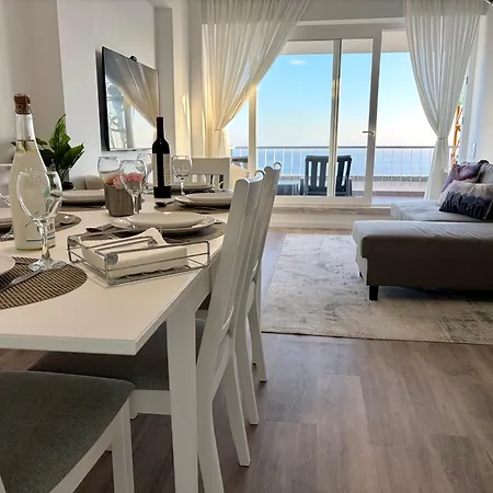 Axenic Getaway - Duplex, Sleeps 6, 3 Bedrooms, 2 Bathrooms, Panoramic Ocean View, Rooftop Terrace Apartment