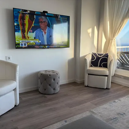 Appartement Axenic Getaway - Duplex, Sleeps 6, 3 Bedrooms, 2 Bathrooms, Panoramic Ocean View, Rooftop Terrace
