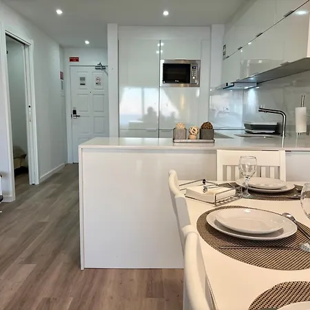 Axenic Getaway - Duplex, Sleeps 6, 3 Bedrooms, 2 Bathrooms, Panoramic Ocean View, Rooftop Terrace