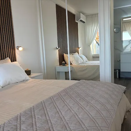 Axenic Getaway - Duplex, Sleeps 6, 3 Bedrooms, 2 Bathrooms, Panoramic Ocean View, Rooftop Terrace *