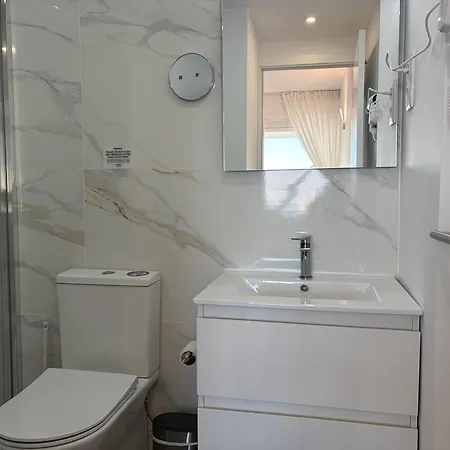 Axenic Getaway - Duplex, Sleeps 6, 3 Bedrooms, 2 Bathrooms, Panoramic Ocean View, Rooftop Terrace * Sesimbra