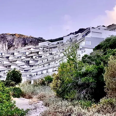 Appartement Axenic Getaway - Duplex, Sleeps 6, 3 Bedrooms, 2 Bathrooms, Panoramic Ocean View, Rooftop Terrace Sesimbra