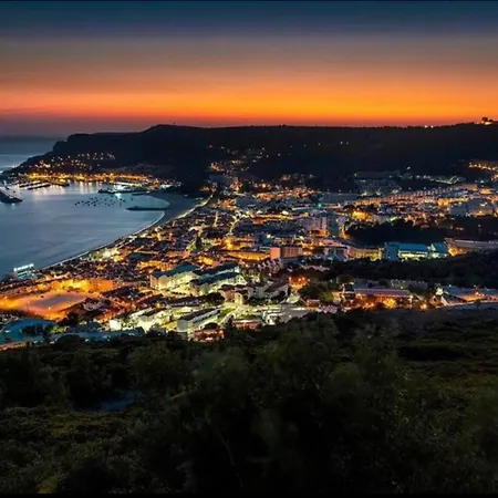Axenic Getaway - Duplex, Sleeps 6, 3 Bedrooms, 2 Bathrooms, Panoramic Ocean View, Rooftop Terrace *